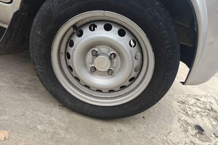 Used Dongfeng Xiaokang K05S 2019 1.2L Practical Version China VI Standard DK12 Right Front Wheel Hub