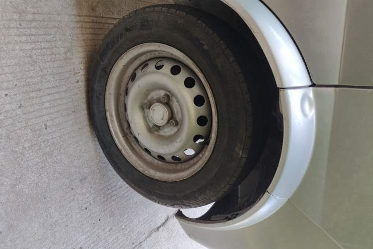 Used Dongfeng Xiaokang K05S 2019 1.2L Practical Version China VI Standard DK12 Right Front Wheel Hub