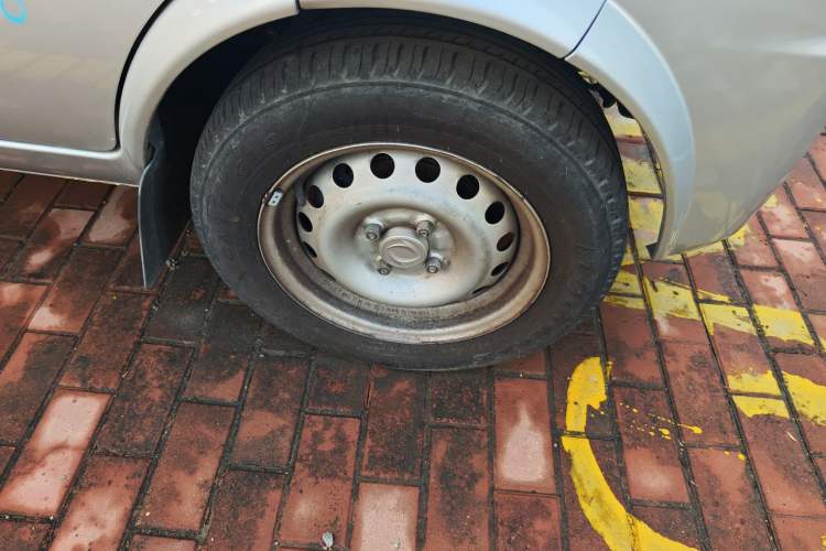 Used Dongfeng Xiaokang K05S 2019 1.2L Practical Version China VI Standard DK12 Right Front Wheel Hub