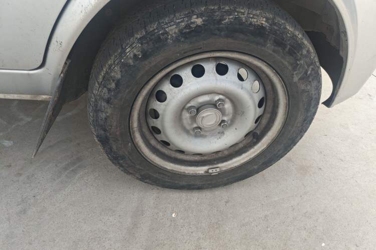 Used Dongfeng Xiaokang K05S 2019 1.2L Practical Version China VI Standard DK12 Right Front Wheel Hub