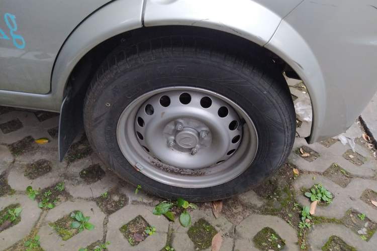 Used Dongfeng Xiaokang K05S 2019 1.2L Practical Version China VI Standard DK12 Right Front Wheel Hub