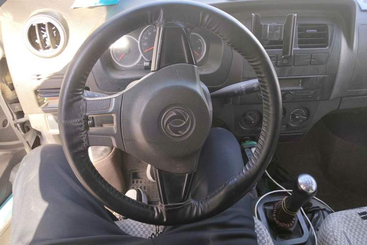 Used Dongfeng Xiaokang K05S 2019 1.2L Practical Version China VI Standard DK12 Steering Wheel