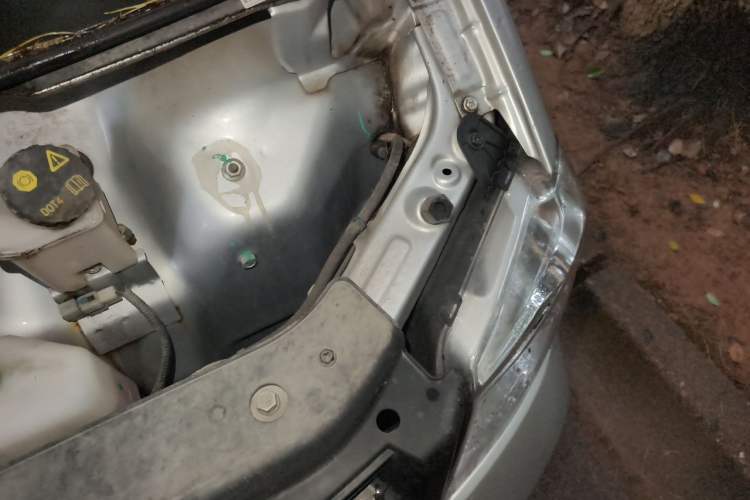 Used Dongfeng Xiaokang K05S 2022 1.3L High-Power Base Version Engine Bay Left