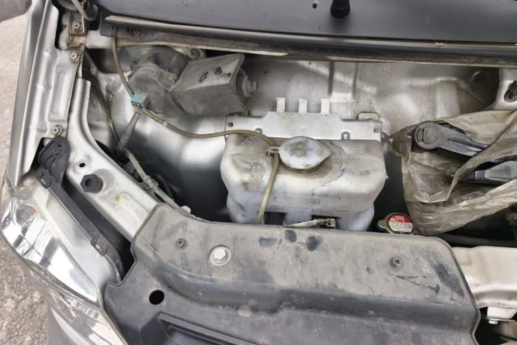 Used Dongfeng Xiaokang K05S 2022 1.3L High-Power Base Version Engine Bay Right