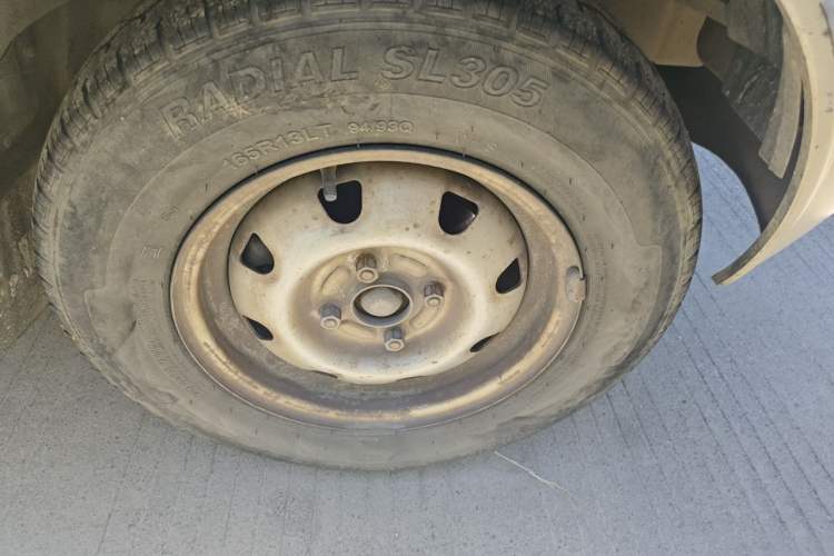 Used Dongfeng Xiaokang K07 2006 1.0L Standard Version AF10-06 Right Front Wheel Hub