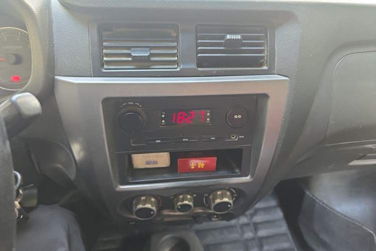 Used Dongfeng Xiaokang K07 2013 1.2L Standard Edition DK12-01 Audio And AC Panel