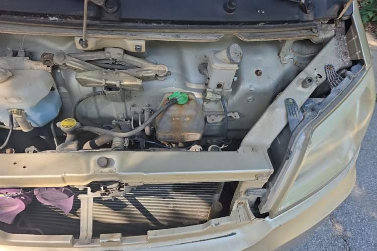 Used Dongfeng Xiaokang K07 2013 1.2L Standard Edition DK12-01 Engine Bay Left