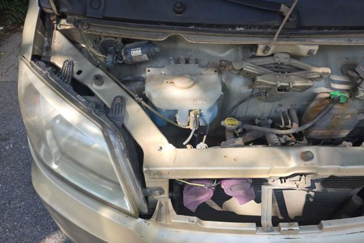 Used Dongfeng Xiaokang K07 2013 1.2L Standard Edition DK12-01 Engine Bay Right