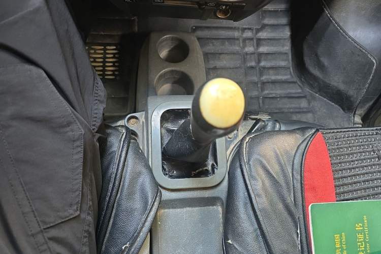 Used Dongfeng Xiaokang K07 2013 1.2L Standard Edition DK12-01 Gear Lever