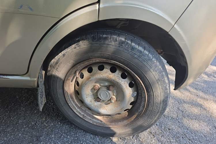 Used Dongfeng Xiaokang K07 2013 1.2L Standard Edition DK12-01 Right Front Wheel Hub