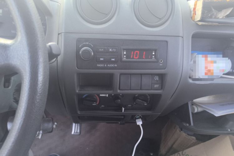 Used Dongfeng Xiaokang K07 2015 1.0L Practical E-commerce Version AF10-12 Audio And AC Panel
