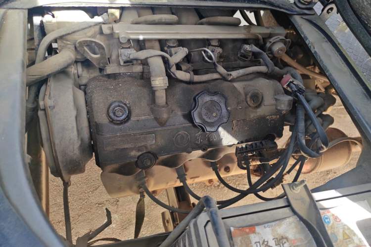 Used Dongfeng Xiaokang K07II 2013 1.0L Base Version Engine Bay Right