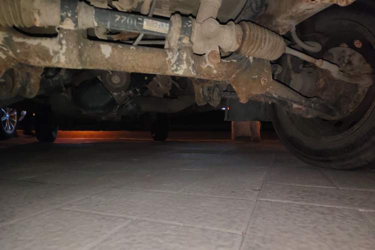 Used Dongfeng Xiaokang K07II 2013 1.0L Base Model CNG Chassis Front