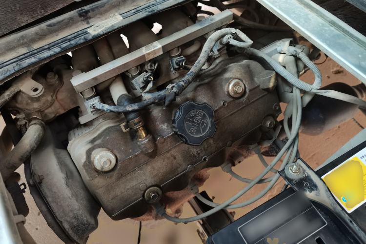 Used Dongfeng Xiaokang K07II 2013 1.0L Base Version Engine Bay