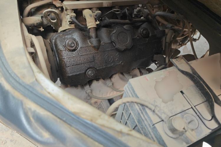 Used Dongfeng Xiaokang K07II 2013 1.0L Base Version Engine Bay