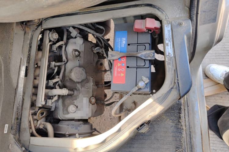 Used Dongfeng Xiaokang K07II 2013 1.0L Base Version Engine Bay