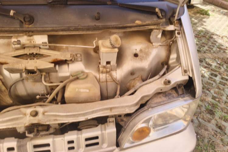 Used Dongfeng Xiaokang K07II 2013 1.0L Base Version Engine Bay Left