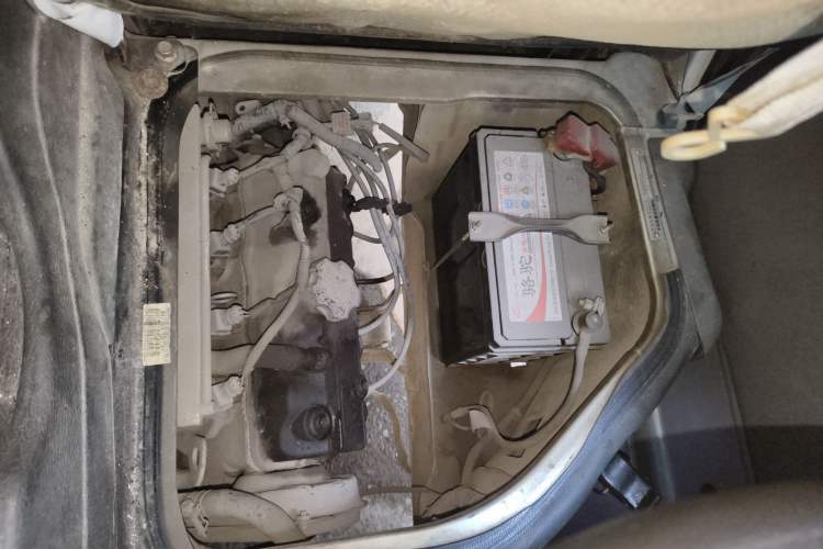 Used Dongfeng Xiaokang K07II 2013 1.0L Base Version Engine Bay Left