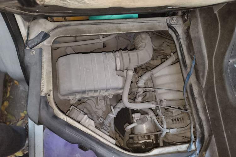 Used Dongfeng Xiaokang K07II 2013 1.0L Base Version Engine Bay Right