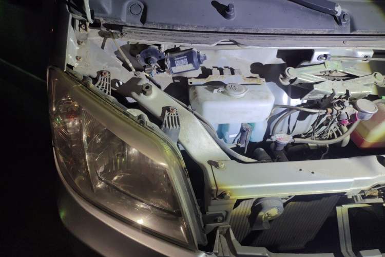 Used Dongfeng Xiaokang K07II 2013 1.0L Base Model CNG Engine Bay Right