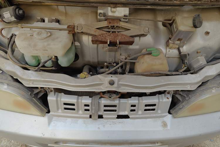 Used Dongfeng Xiaokang K07II 2013 1.0L Base Version Engine Bay