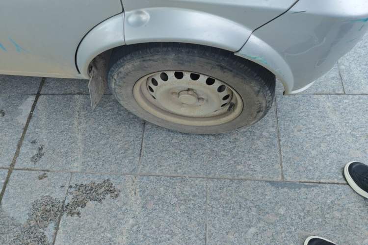 Used Dongfeng Xiaokang K07II 2013 1.0L Base Version Right Front Wheel Hub