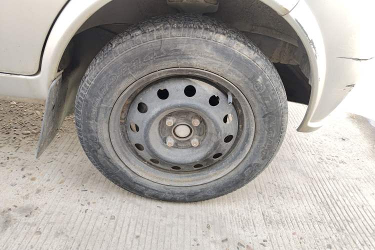 Used Dongfeng Xiaokang K07II 2013 1.0L Base Version Right Front Wheel Hub