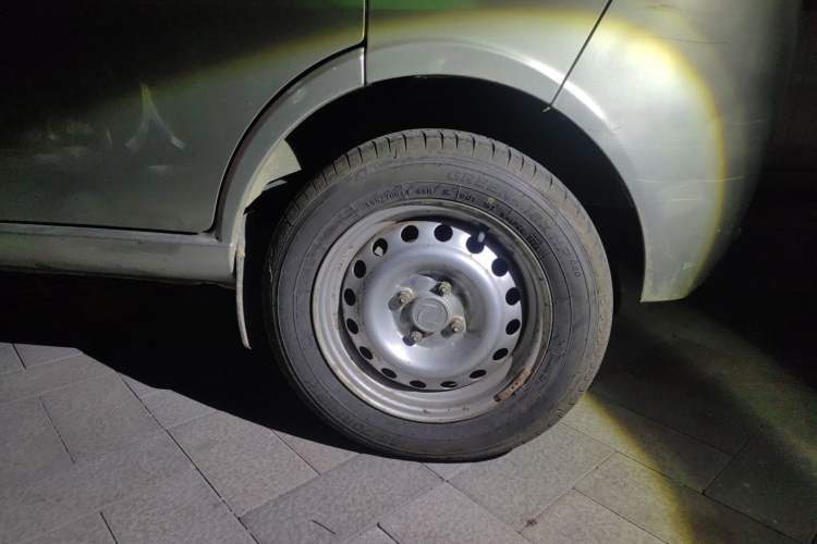 Used Dongfeng Xiaokang K07II 2013 1.0L Base Model CNG Right Front Wheel Hub
