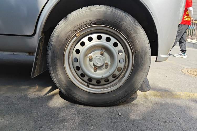 Used Dongfeng Xiaokang K07II 2013 1.0L Base Version Right Front Wheel Hub