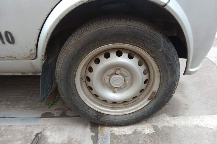 Used Dongfeng Xiaokang K07II 2013 1.0L Base Version Right Front Wheel Hub
