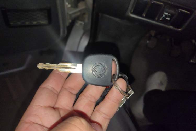 Used Dongfeng Xiaokang K07II 2013 1.0L Base Model CNG Vehicle Key