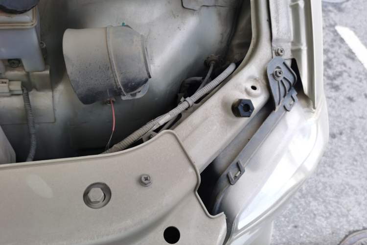 Used Dongfeng Xiaokang K07S 2015 1.2L Practical Version DK12-05 Engine Bay Left