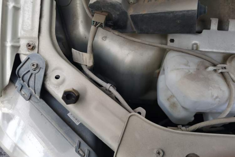 Used Dongfeng Xiaokang K07S 2015 1.2L Practical Version DK12-05 Engine Bay Right