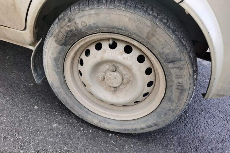 Used Dongfeng Xiaokang K07S 2015 1.2L Practical Version DK12-05 Right Front Wheel Hub
