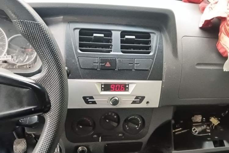 Used Dongfeng Xiaokang K07S 2015 1.2L Practical Version DK12-05 Audio And AC Panel