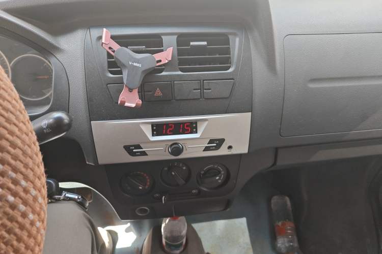 Used Dongfeng Xiaokang K07S 2015 1.2L Practical Version DK12-05 Audio And AC Panel