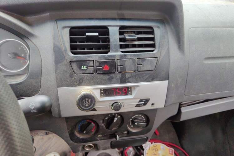 Used Dongfeng Xiaokang K07S 2015 1.2L Practical Version DK12-05 Audio And AC Panel