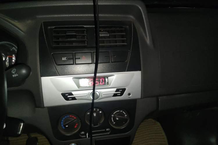 Used Dongfeng Xiaokang K07S 2015 1.2L Practical Version DK12-05 Audio And AC Panel