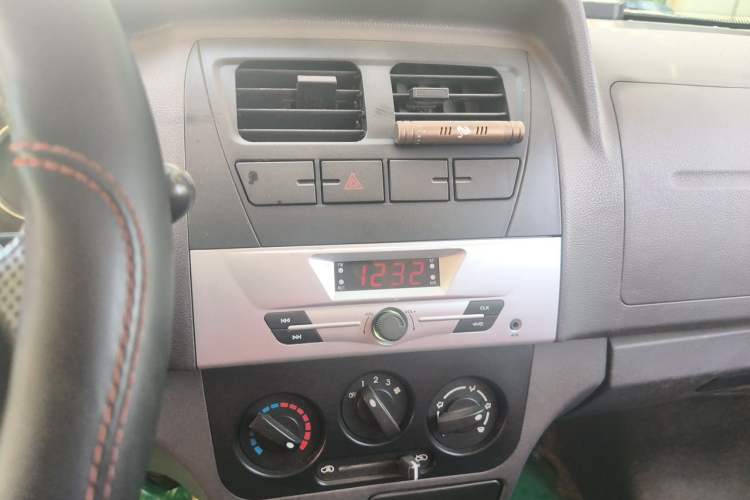 Used Dongfeng Xiaokang K07S 2015 1.2L Practical Version DK12-05 Audio And AC Panel