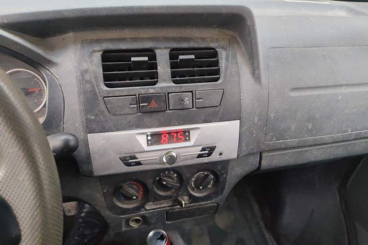 Used Dongfeng Xiaokang K07S 2015 1.0L Practical Version AF10-12 Audio And AC Panel