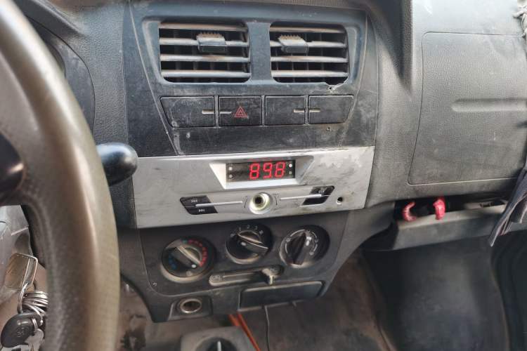 Used Dongfeng Xiaokang K07S 2015 1.0L Practical Version AF10-12 Audio And AC Panel
