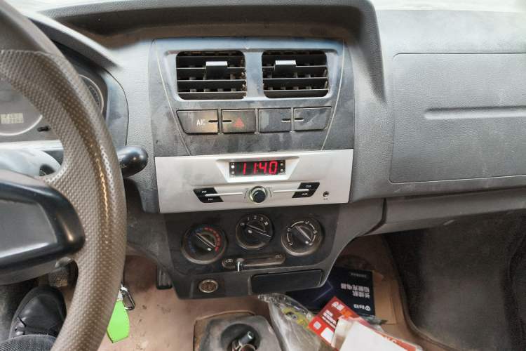 Used Dongfeng Xiaokang K07S 2015 1.2L Practical Version DK12-05 Audio And AC Panel