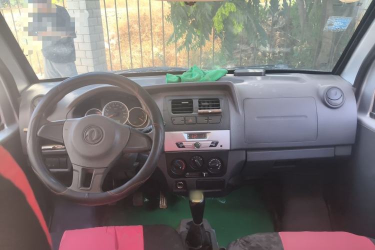 Used Dongfeng Xiaokang K07S 2015 1.2L Practical Version DK12-05 Center Console