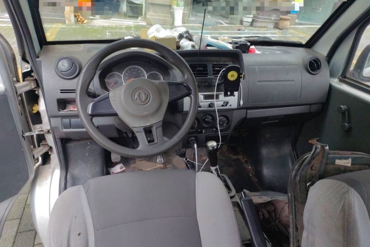 Used Dongfeng Xiaokang K07S 2015 1.2L Practical Version DK12-05 Center Console