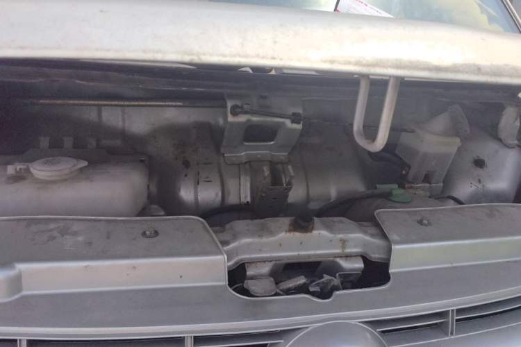 Used Dongfeng Xiaokang K07S 2015 1.2L Standard Model DK12-05 Engine Bay