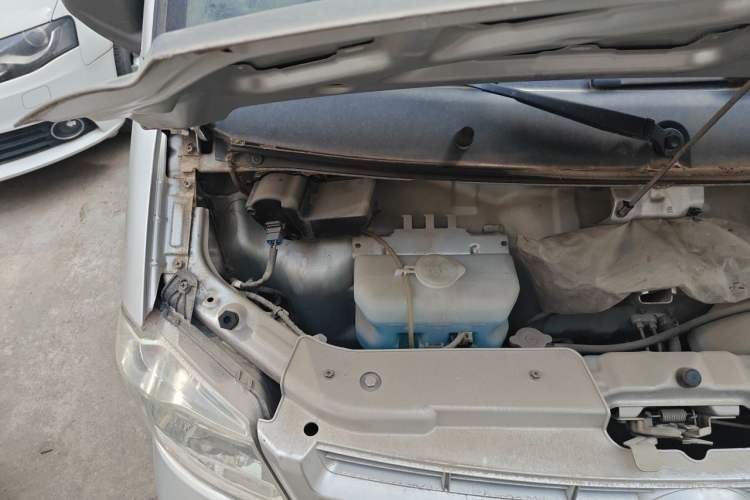 Used Dongfeng Xiaokang K07S 2015 1.2L Practical Version DK12-05 Engine Bay Right