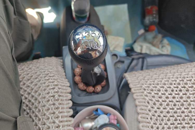 Used Dongfeng Xiaokang K07S 2015 1.2L Practical Version DK12-05 Gear Lever