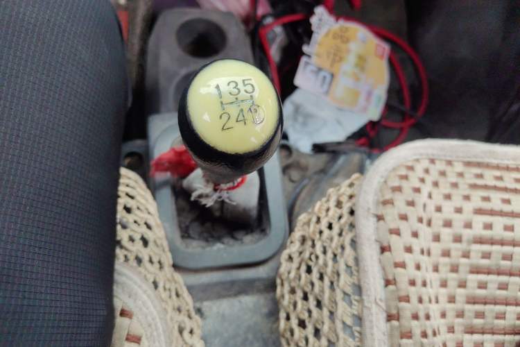 Used Dongfeng Xiaokang K07S 2015 1.2L Practical Version DK12-05 Gear Lever