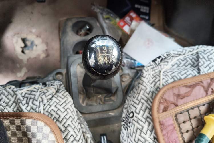 Used Dongfeng Xiaokang K07S 2015 1.2L Practical Version DK12-05 Gear Lever