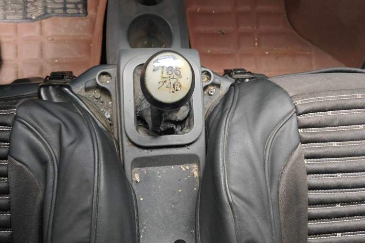 Used Dongfeng Xiaokang K07S 2015 1.2L Practical Version DK12-05 Gear Lever